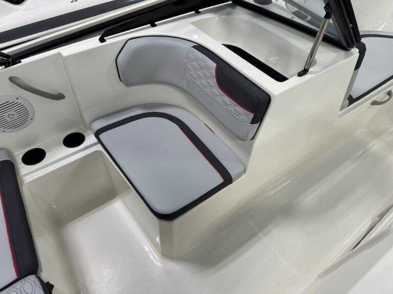 2025 Bayliner M17 - Full Windshield US-BLBX1120F425 [photo 15]